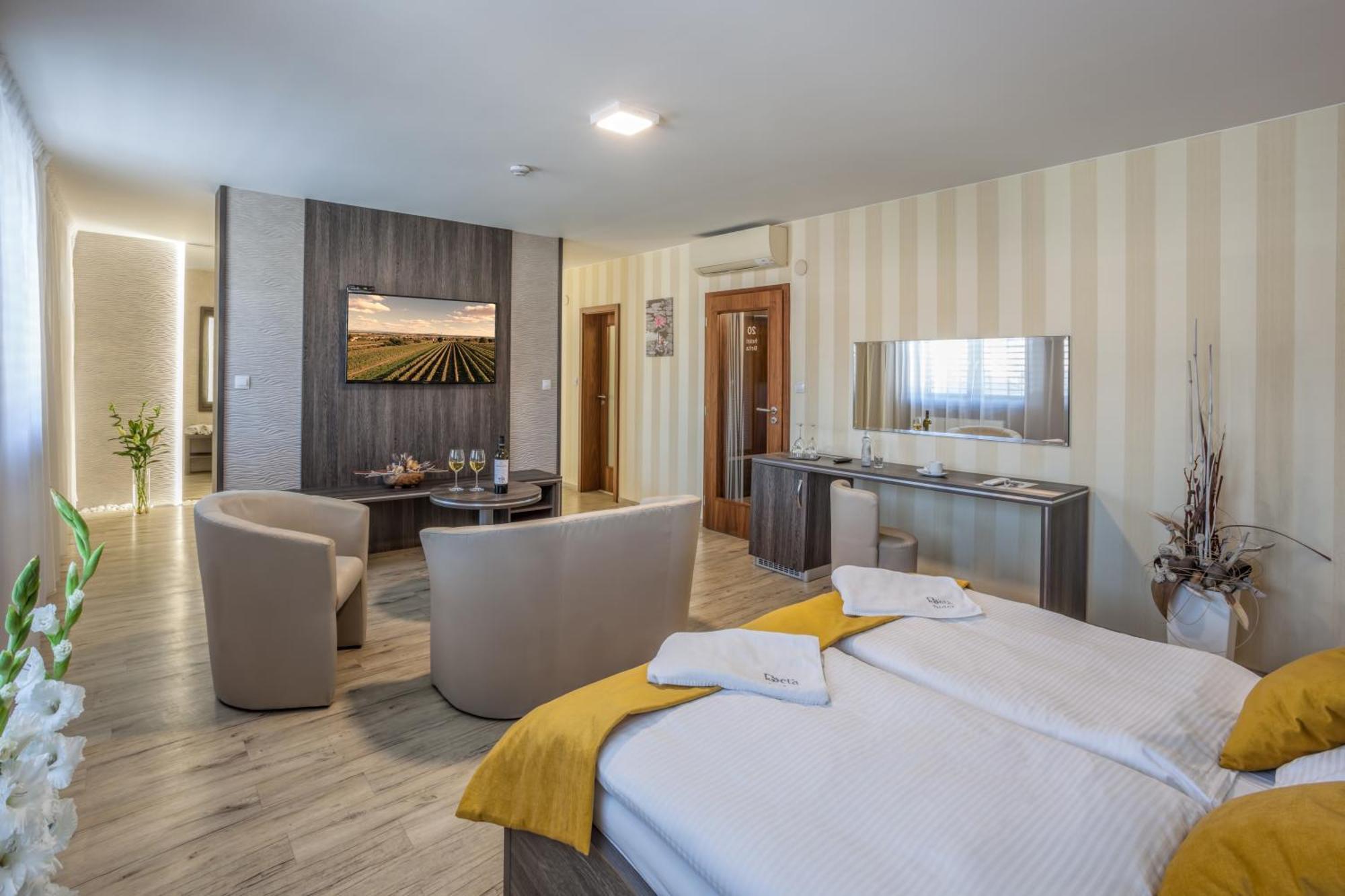 Hotel Beta Bzenec Buitenkant foto