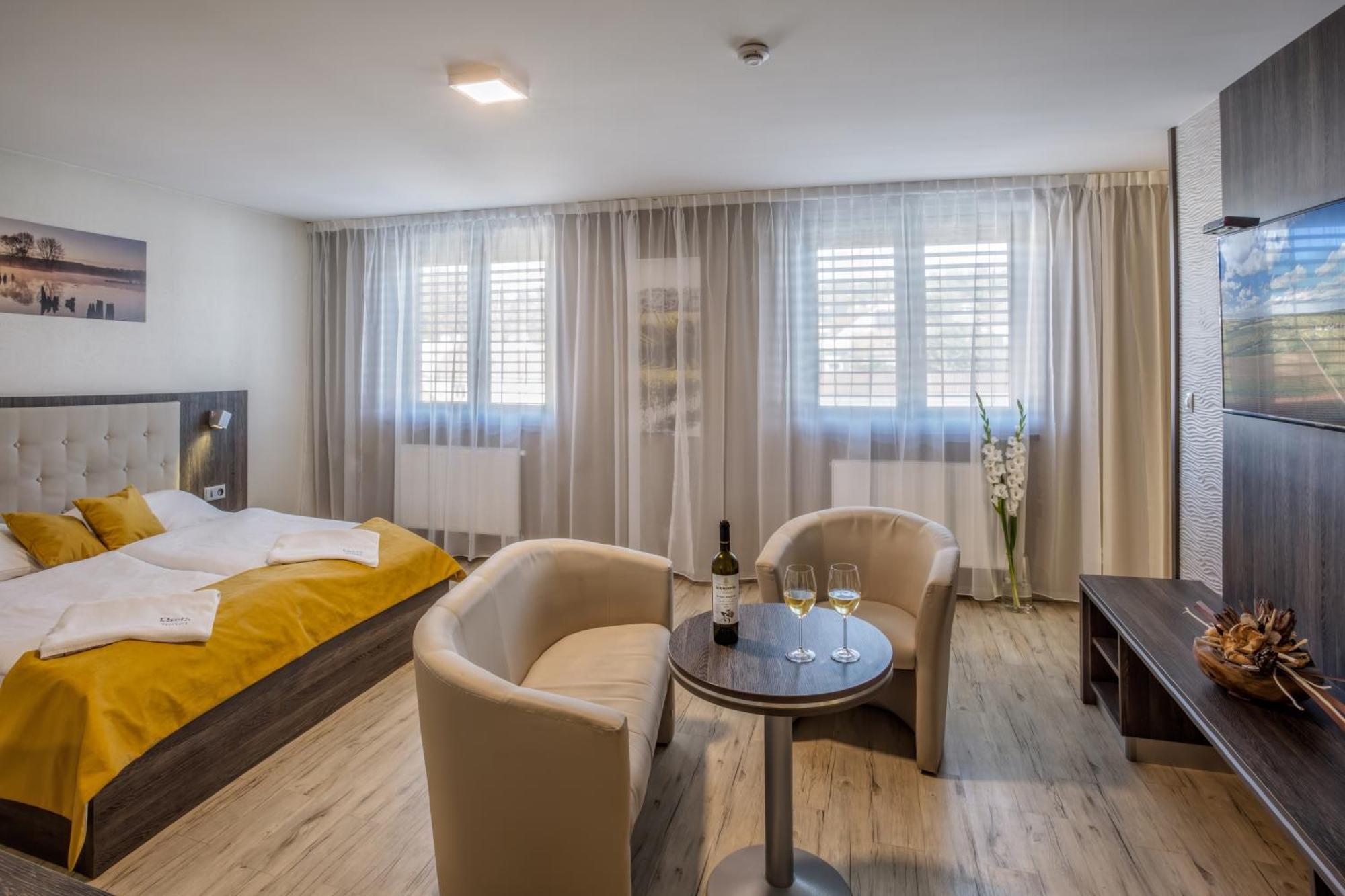 Hotel Beta Bzenec Buitenkant foto