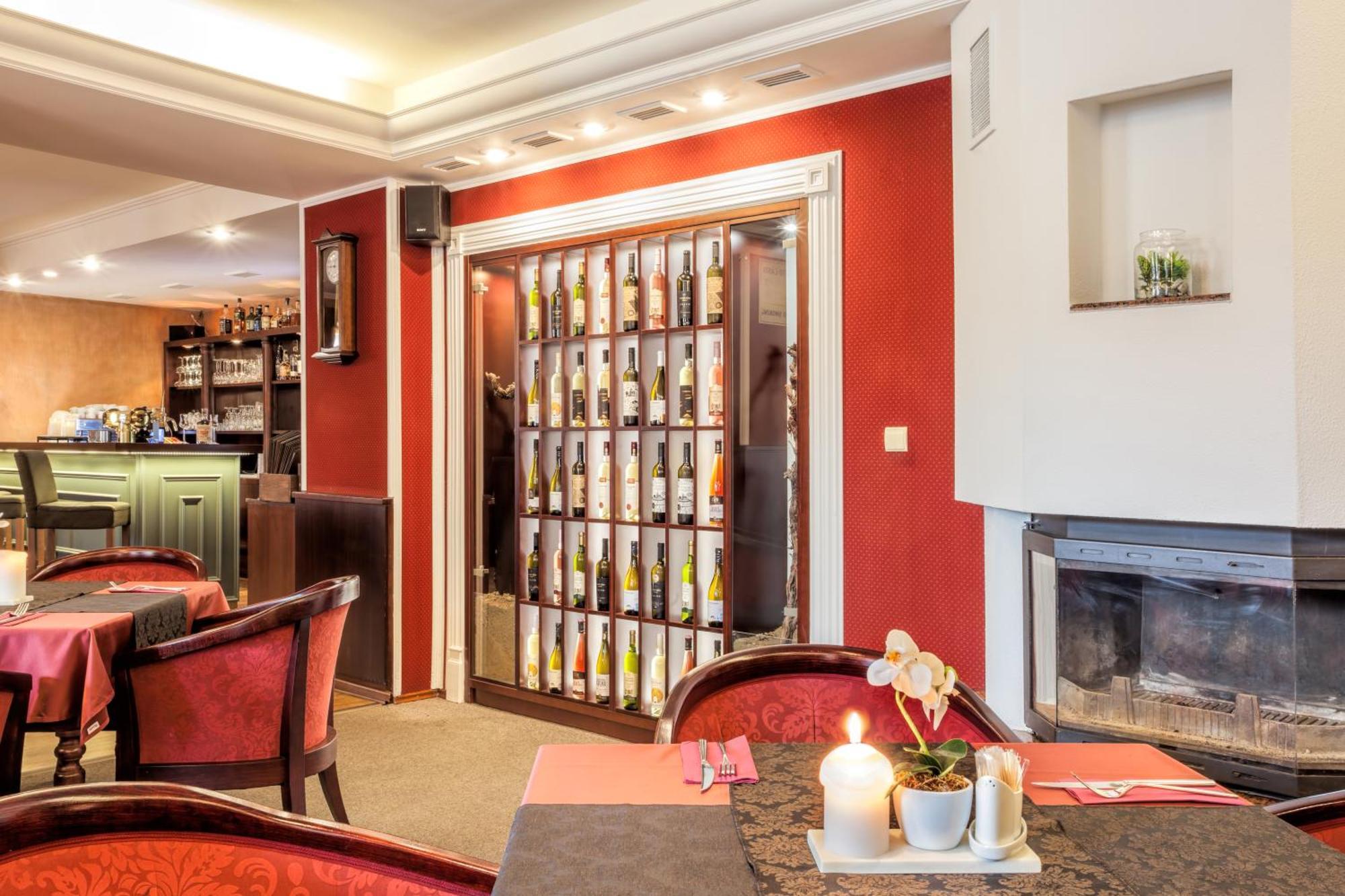 Hotel Beta Bzenec Buitenkant foto